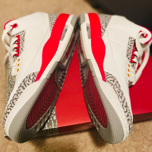 Mens Jordan 3 Cardinal with OG box.
